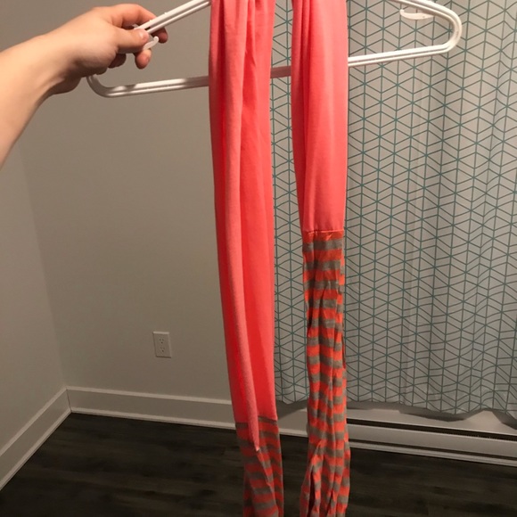 Foulards - Picture 3 of 8